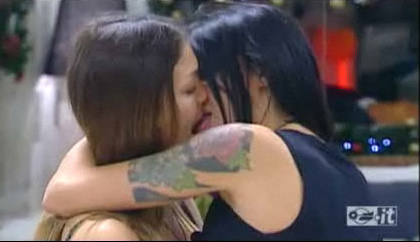 Sarah: "Tra me e Veronica una sorta d'amore, ma sono etero" - sarah gf esceF1 - Gay.it Archivio