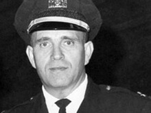 E' morto il poliziotto che guidò il raid allo Stonewall Inn - sbirro stonewallBASE - Gay.it Archivio