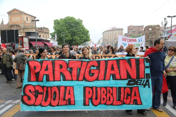 Arcigay: "Con studenti e professori per difendere la scuola pubblica" - sciopero scuola1 - Gay.it Archivio