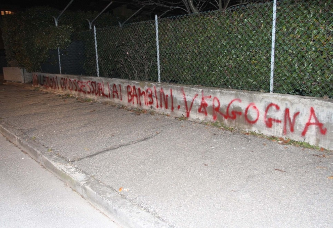 Le scritte apparse a Treviso (foto: Tribuna di Treviso)