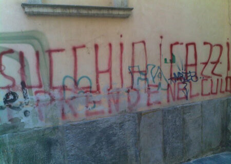 Dilagano scritte gay a Pavia. Arcigay: "Il comune cancelli" - scritte paviaBASE - Gay.it Archivio