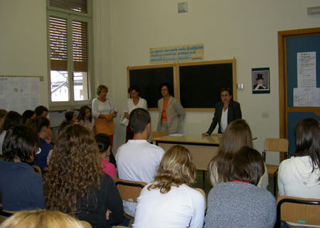 Fai la donna o l'uomo? Così i giovani vedono i rapporti gay - scuola friuliBASE 1 - Gay.it Archivio