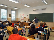"Alla scuola non piace mio figlio gay? Io non insegnerò lì" - scuolamedialungo - Gay.it Archivio