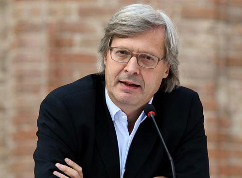 Insinuare che qualcuno è gay non è reato. Assolto Vittorio Sgarbi - sgarbi intervista gay1 - Gay.it Archivio
