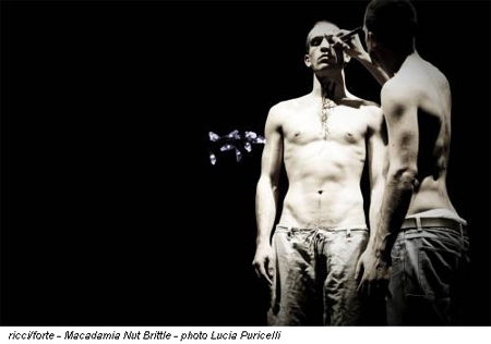 Battete le ali. Non le mani. - shorttheaterF3 - Gay.it Archivio