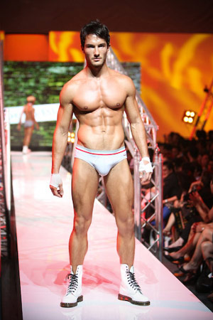 Moda: l’occidente che sveste l’oriente - singapore fashionF8 - Gay.it Archivio