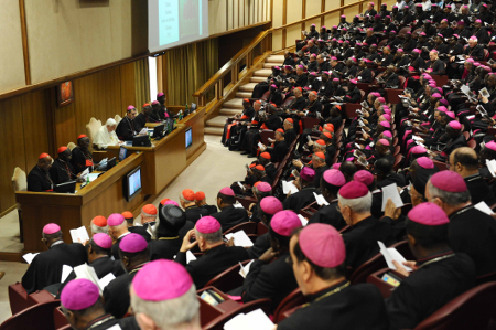 Chiesa: "Meglio le unioni civili del matrimonio egualitario" - sinodo ottobre1 - Gay.it Archivio