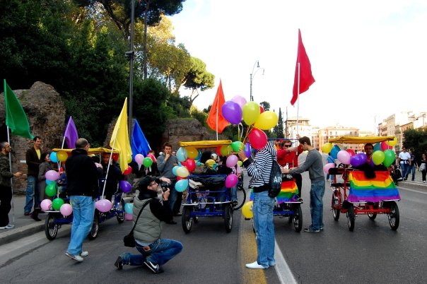 In pochissimi si smuovono per la prima passeggiata rainbow - smuoviamociroma4 - Gay.it Archivio