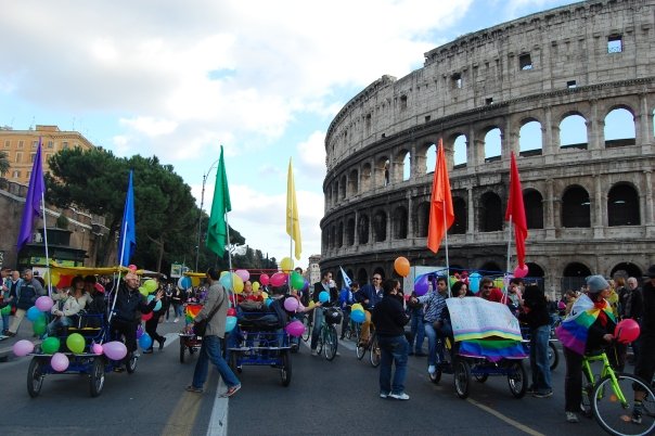 In pochissimi si smuovono per la prima passeggiata rainbow - smuoviamociroma5 - Gay.it Archivio