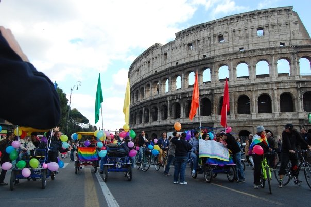 In pochissimi si smuovono per la prima passeggiata rainbow - smuoviamociroma6 - Gay.it Archivio
