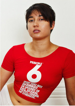 La snowboarder che sfida Sochi con i vestiti anti-discriminazione - snowborder australiana2 - Gay.it Archivio