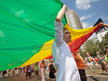 Il 63% degli elettori del Pdl vuole più diritti per i gay - sondaggio dirittiBASE - Gay.it Archivio