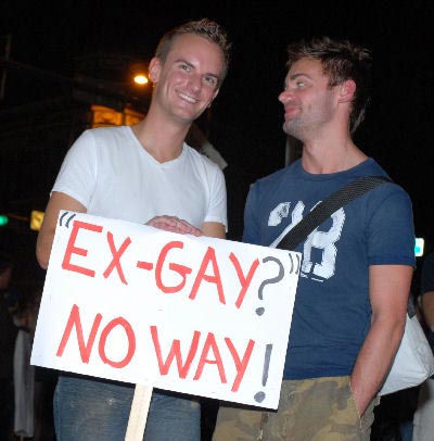 Dieci "miti" antigay che non vorremmo portare nel nuovo anno - stereotipi gayF8 - Gay.it Archivio