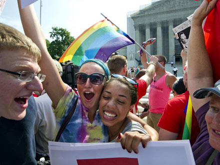 Dopo la Corte Suprema, meglio gli Usa o l'Europa? - stonewall2013BASE - Gay.it Archivio