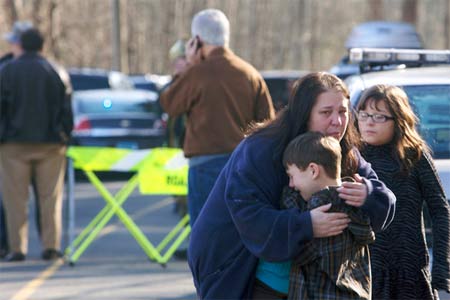 E anche la strage di Newtown è colpa delle unioni gay - strage newtownF4 - Gay.it Archivio