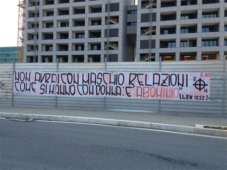 Roma: striscione omofobo di Forza Nuova, rimosso dal comune - striscione eur fnF1 - Gay.it Archivio