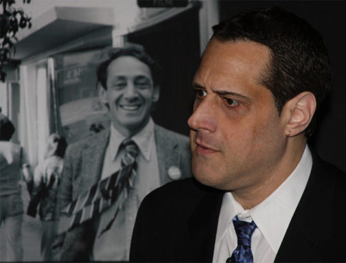Fini si impegna, ma la legge contro l'omofobia è a rischio - stuart milk2 - Gay.it Archivio