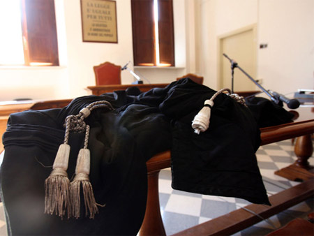 Stuprato, aggredito e derubato: "E' gay, mi fa schifo" - stupratoF1 - Gay.it Archivio