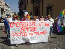 Il sindaco di Sulmona in piazza con le associazioni gay - sulmona sindacoBASE - Gay.it Archivio