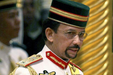 Brunei: da aprile i gay saranno lapidati e condannati a morte - sultano brunei 1 - Gay.it Archivio