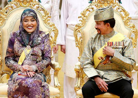 Brunei: da aprile i gay saranno lapidati e condannati a morte - sultano brunei1 - Gay.it Archivio