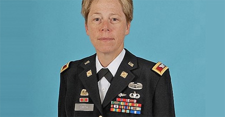 Tammy Smith, la prima donna gay generale dell'esercito - tammyF2 - Gay.it Archivio