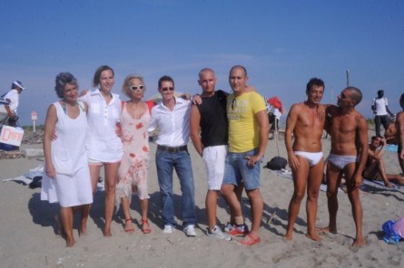 "Tanti Baci" in spiaggia per dire no all'omofobia - tantibacitorre2 - Gay.it Archivio