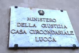 Trans, fermata, dà di matto e butta le feci sulla vigilessa - trans torreF1 - Gay.it Archivio