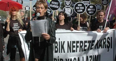 Trans turche picchiate e arrestate rischiano il carcere - trans turcheF1 - Gay.it Archivio