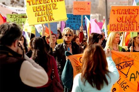Trans turche picchiate e arrestate rischiano il carcere - trans turcheF2 - Gay.it Archivio
