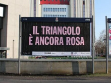 Dai Yellow Gloves ai Triangoli Rosa: arte contro l'omofobia - triangoloancorarosaBASE 1 - Gay.it Archivio