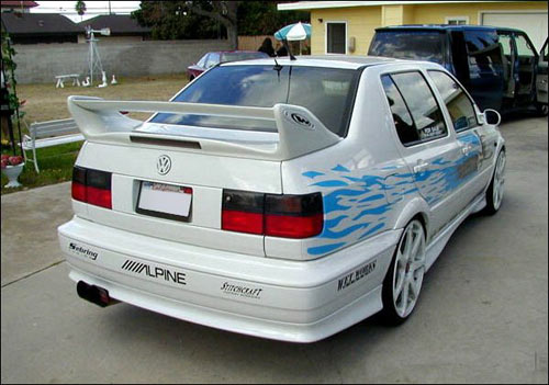 QUELL'AUTO? È TUTTA RIFATTA! - tuning04 - Gay.it Archivio