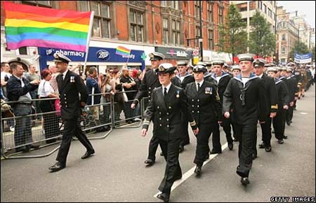 In Turchia via i gay dall'esercito - turchia polizioti gayF1 - Gay.it Archivio
