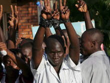 Legge contro i gay in Uganda: scongiurata la pena di morte - uganda omofobaBASE - Gay.it Archivio