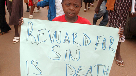 Ancora violenza omofoba in Uganda: 17enne suicida con veleno per topi - uganda violenza1 - Gay.it Archivio