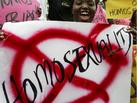 Ancora violenza omofoba in Uganda: 17enne suicida con veleno per topi - uganda violenza2 - Gay.it Archivio