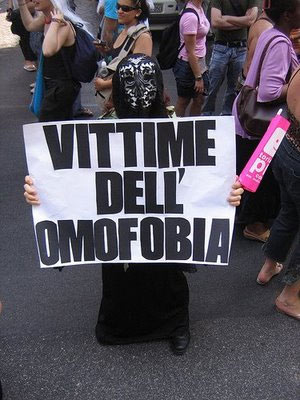 "Uguali": tutto pronto per il corteo contro l'omofobia - uguali vigiliaF1 - Gay.it Archivio