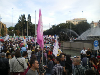 Scarsa partecipazione per Uguali, disertata anche dai media - ugualimanifestazioneroma11 - Gay.it Archivio