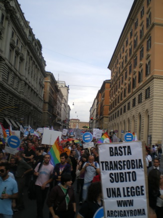 Scarsa partecipazione per Uguali, disertata anche dai media - ugualimanifestazioneroma16 - Gay.it Archivio