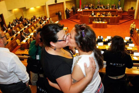 Cile: sì definitivo della presidente alle unioni civili - unioni civili gay cile 1 1 - Gay.it Archivio