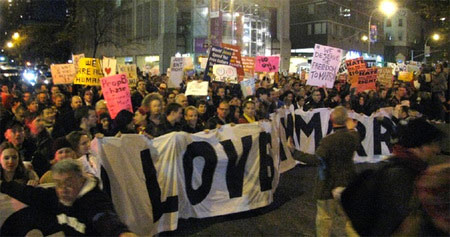 Nozze gay: un milione di persone per le strade americane - unmilioneusaF3 - Gay.it Archivio