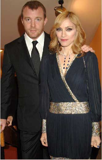 Madonna divorzia dopo 8 anni - uominimadonna8 - Gay.it Archivio