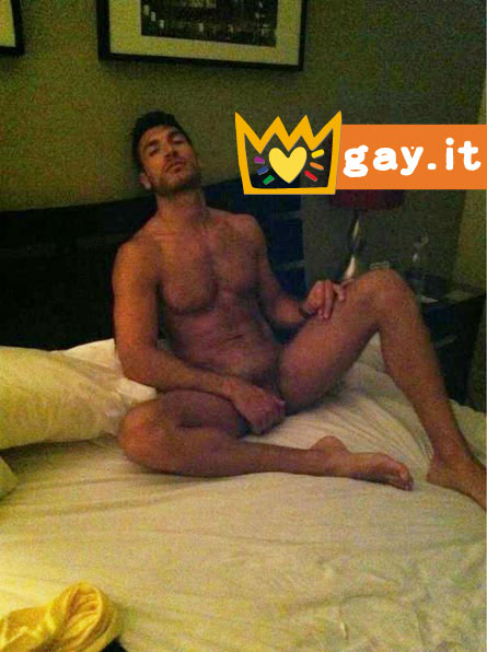 Valerio Pino si pente delle foto nudo: "Ho perso la memoria" - valeriopinosessoF1 - Gay.it Archivio
