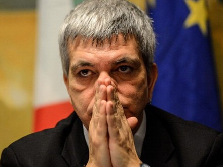 Renzi: "Molto da fare contro omofobia". Vendola: "Inizia dal governo" - vendola romaBASE - Gay.it Archivio