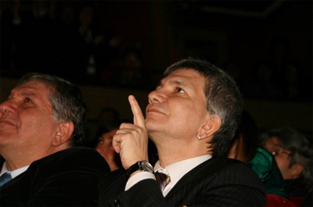 Vendola, "Voglia di paternità": è falso ma il web si scatena - vendola twitter fakeF4 - Gay.it Archivio