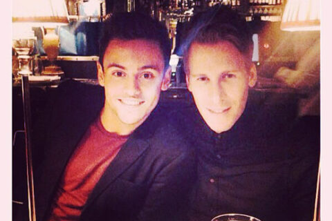 Uscita a quattro con Tom Daley e Dustin Lance Black? Ecco come fare - viaggio londra tom daley dustin lance black BS - Gay.it Archivio