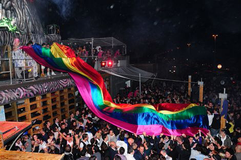Torre del Lago: manifestazione contro chiusura locali gay - viareggiovivaF1 1 - Gay.it Archivio