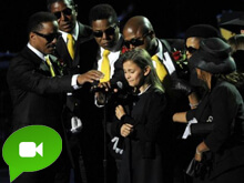 Video: l'addio della figlia di Jacko commuove il Mondo - video addio jackoBASE - Gay.it Archivio