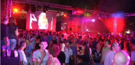 Petardi nella notte al Gay Village. Due feriti - villagepetardiF1 - Gay.it Archivio