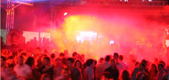 Petardi nella notte al Gay Village. Due feriti - villagepetardiF2 - Gay.it Archivio